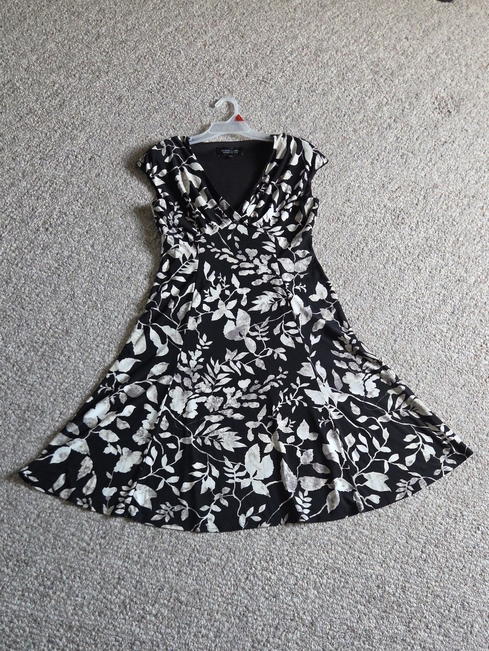 Black Label By Evan Picone Black & White Floral V-Neck Fit-and-Flare Midi Dress.